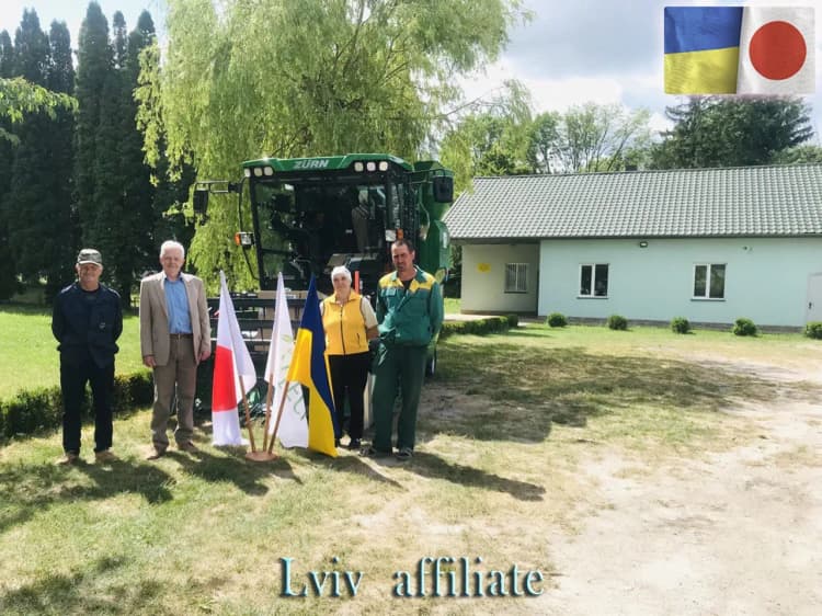 Сільськогосподарське обладнання, техніку та насіння передано науковим установам України