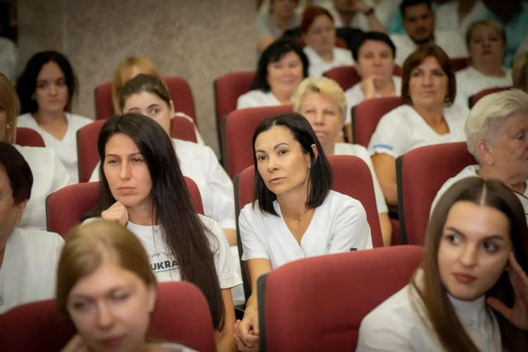 Сучасне медичне обладнання передано 36 лікарням у 10 регіонах України за підтримки Японії